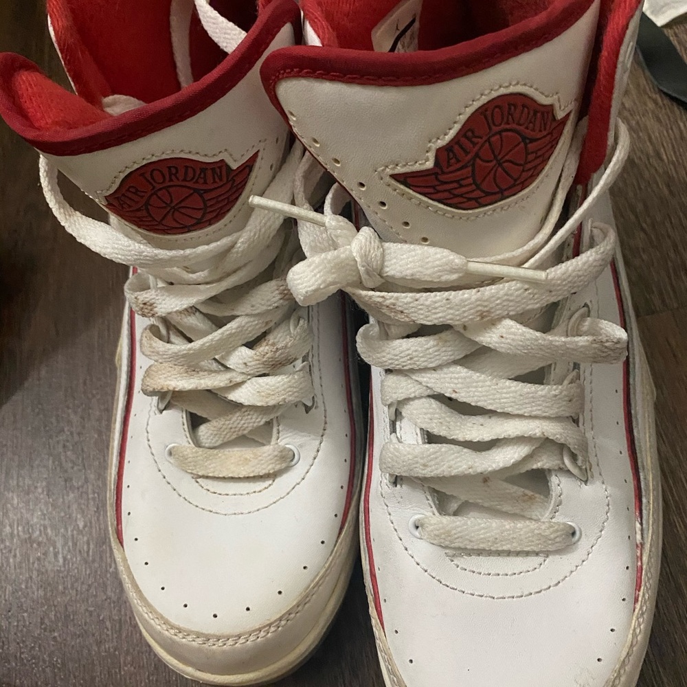 Air Jordan 2 Retro 'Chicago Home Michael Jordan’s red and white high top sneaker